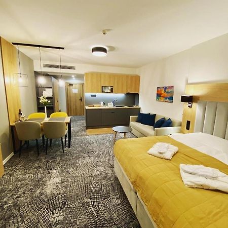 Luxapartmanbesenova Hotel Akvamarin المظهر الخارجي الصورة