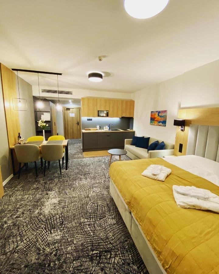Luxapartmanbesenova Hotel Akvamarin المظهر الخارجي الصورة